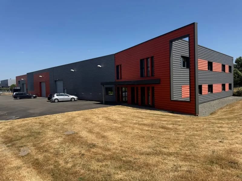 À VENDRE Ensemble immobilier industriel de 1 701 m2 Les - Photo 1