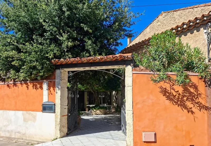 Maraussan, vaste ensemble immobilier aux multiples possibil - Photo 1