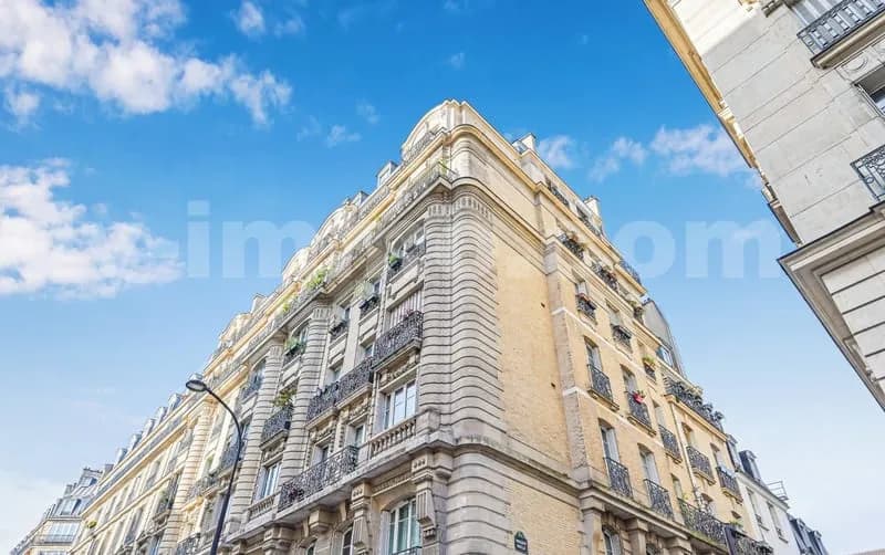 Paris XVIII - Mo La Chapelle/ M. Dormoy - Immeuble Haussmann - Photo 1