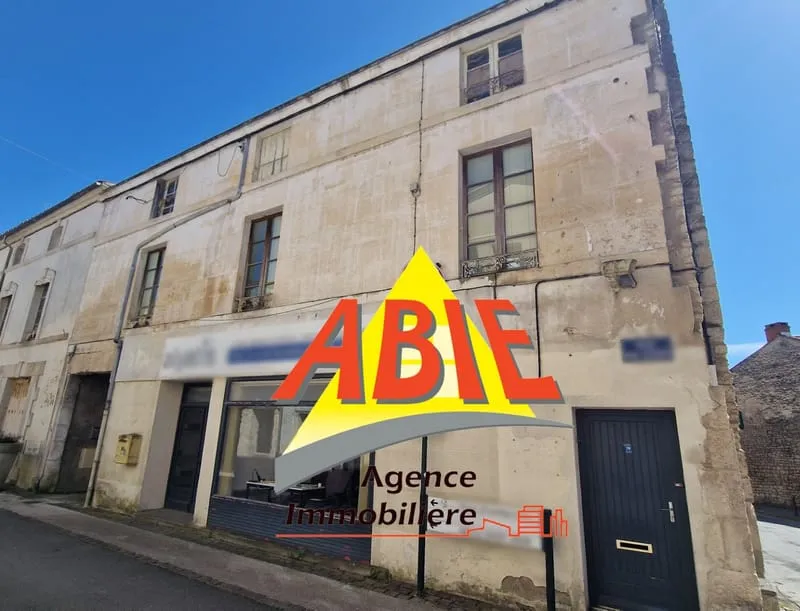 Immeuble centre-ville FONTENAY-LE-COMTE - Photo 1
