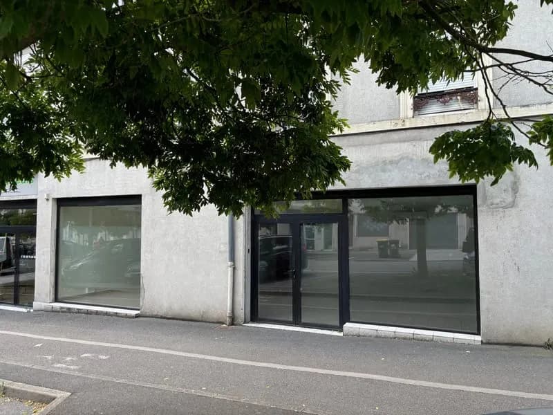 Immeuble de rapport à deux pas de la gare de Vierzon Envir - Photo 1