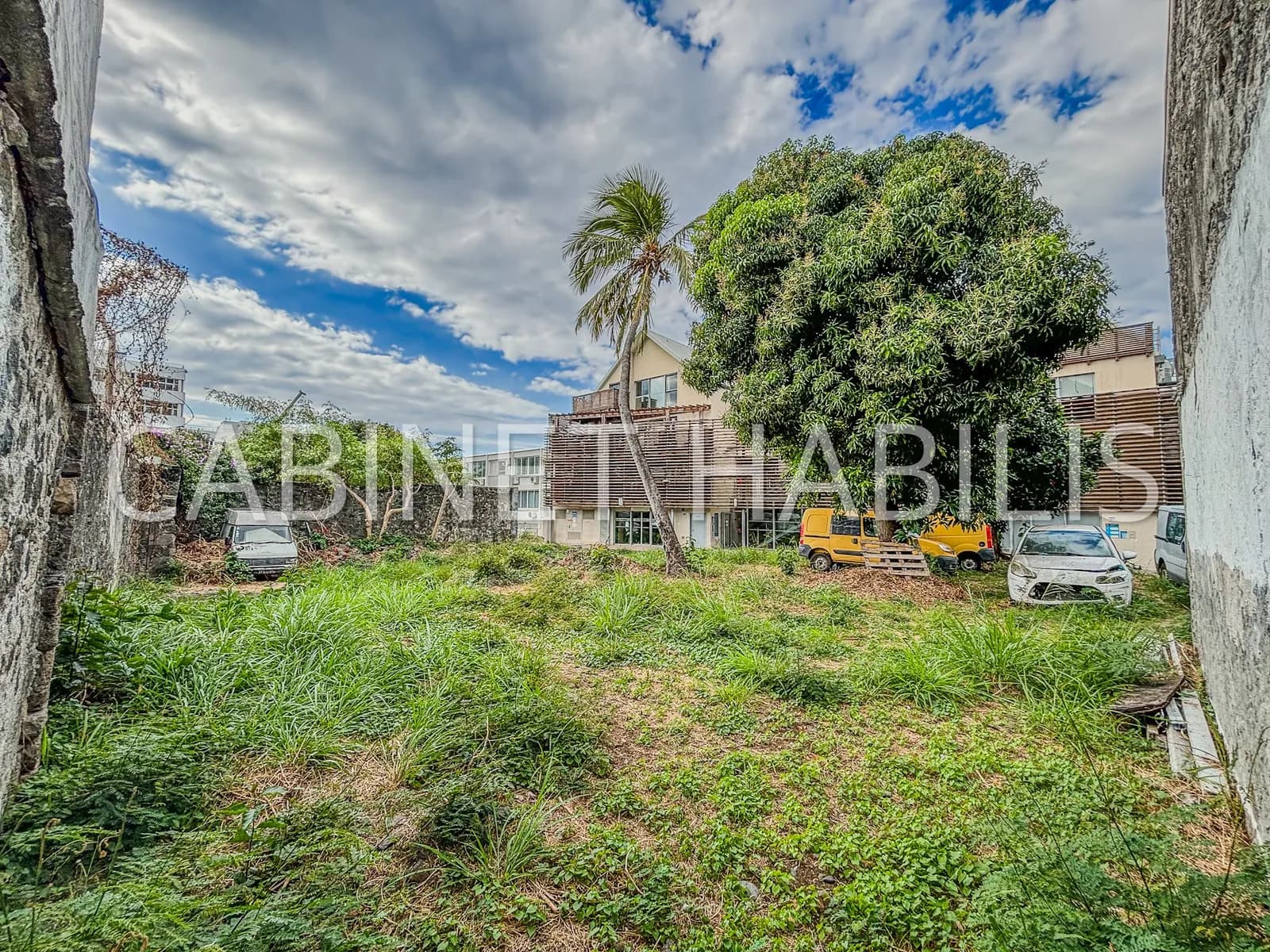 A VENDRE - UN ENSEMBLE IMMOBILIER - SAINT-DENIS - 1 253 000 - Photo 1