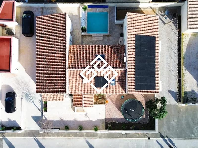 Ensemble immobilier d'exception avec piscine - Photo 1