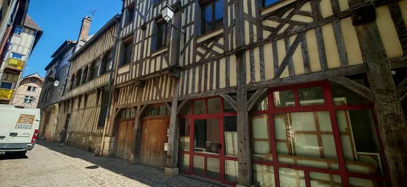 TROYES HYPERCENTRE PLUS DE 720 M2 À VALORISER, ASCENSEUR, - Photo 1