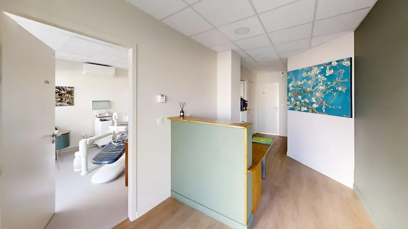 Ensemble immobilier-locaux commerciaux - Photo 1