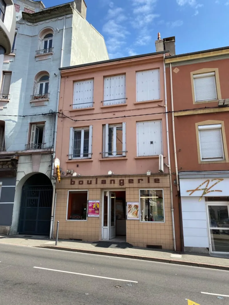 IDÉAL INVESTISSEUR! IMMEUBLE DE RAPPORT, 4 LOTS, 1580EUR/MOIS - Photo 1