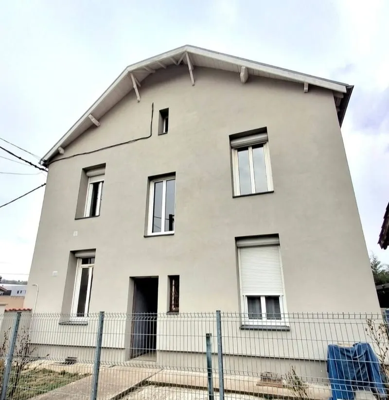 Maison divisée en 3 logements indépendants - Photo 1