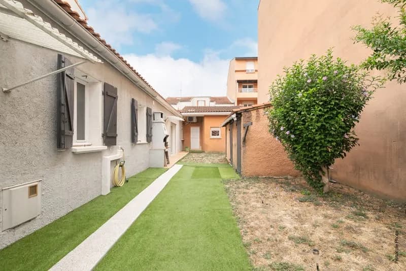 Immeuble à Saint-Agne avec surélévation - Photo 1