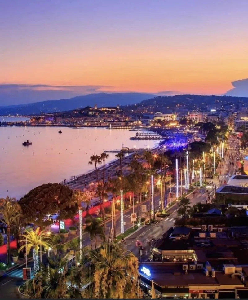 CANNES CENTRE CROISETTE IMMEUBLE DE RAPPORT 412 M2 VUE MER - Photo 1