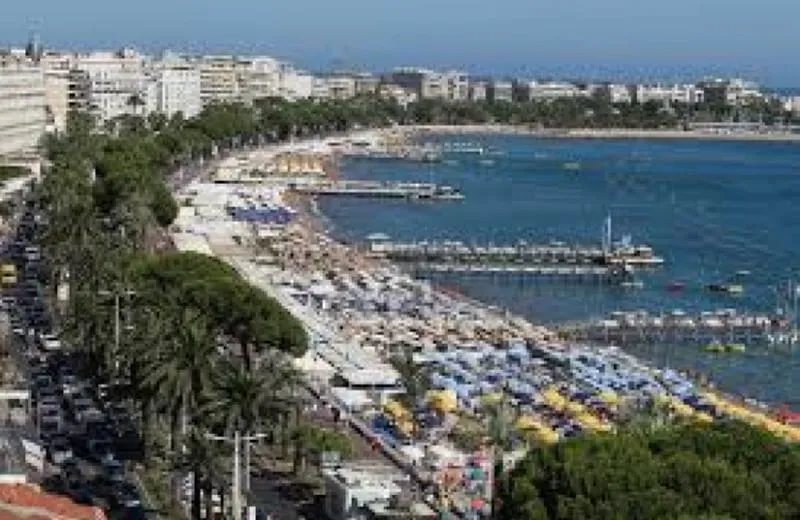 IMMEUBLE MIXTE - 200 m2 - CAGNES SUR MER CENTRE VILLE - Photo 1