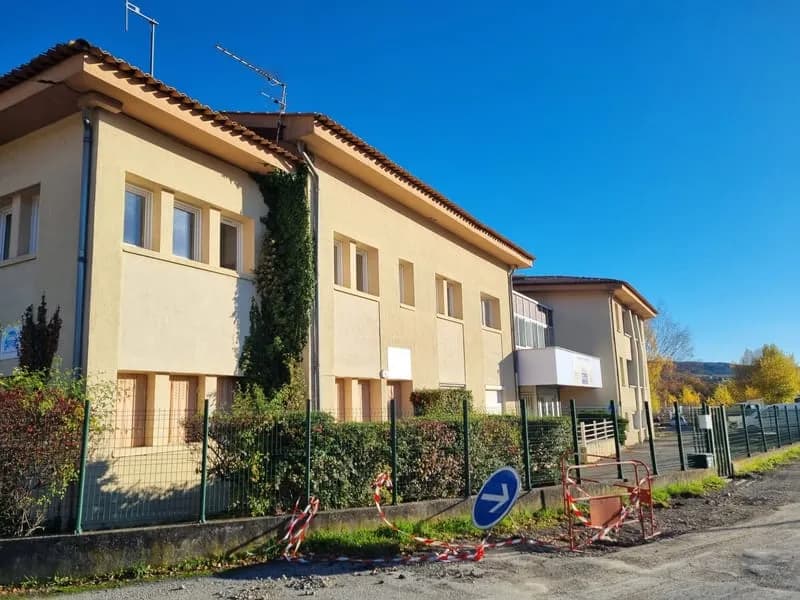 IMMEUBLE DE 1050 M2 - Photo 1