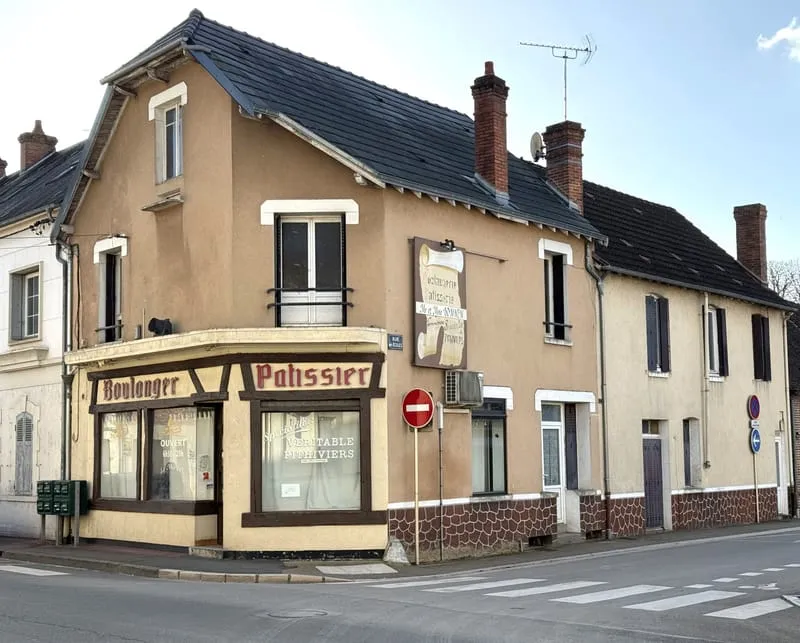 Bâtiment commercial et d'habitation - Salbris - Photo 1