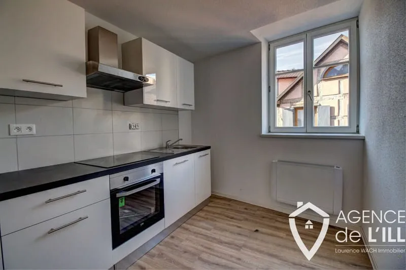 Immeuble de rapport avec local commercial et deux apparteme - Photo 1