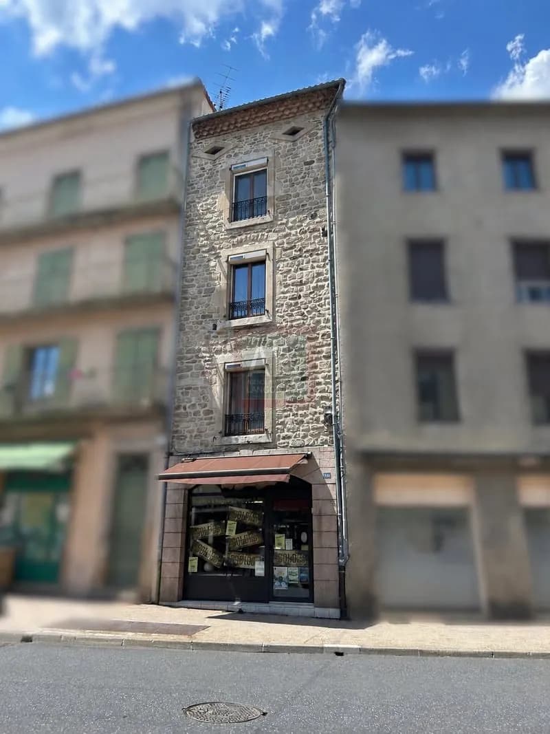Langogne centre-ville : Immeuble avec local commercial et ap - Photo 1