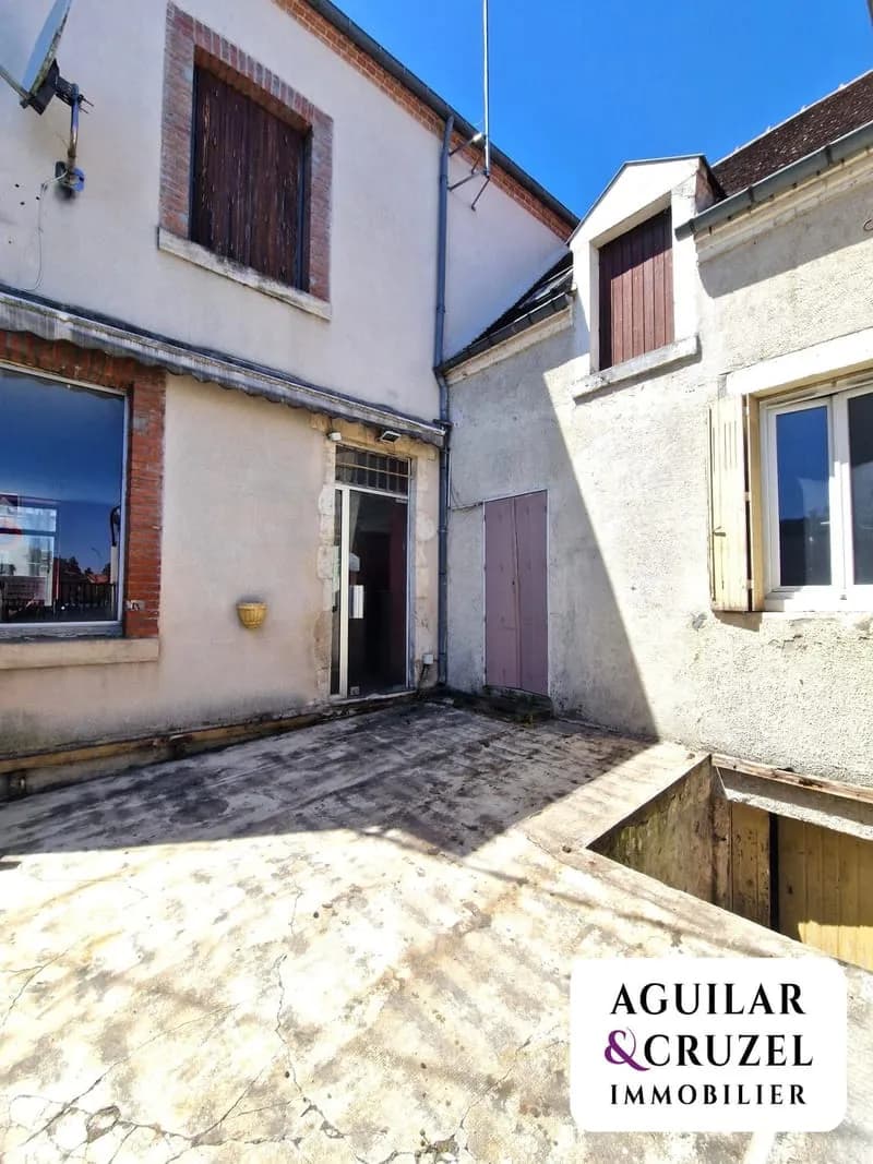 Mehun-Sur-Yèvre ensemble immobilier à réabiliter. - Photo 1