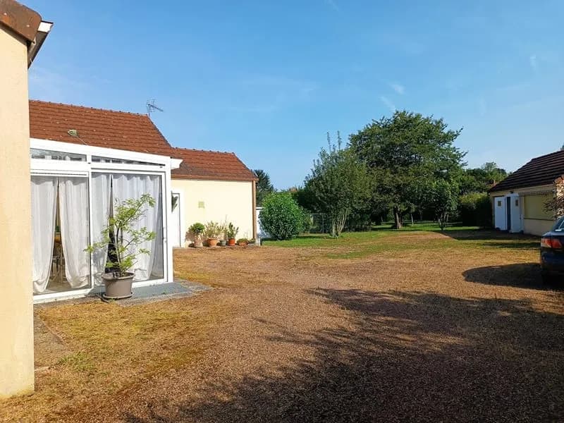 Nérondes (18350) Ensemble immobilier de 227 m2 avec logeme - Photo 1
