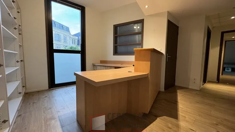 Ensemble immobilier de 200 m2 Fort potentiel de transforma - Photo 1