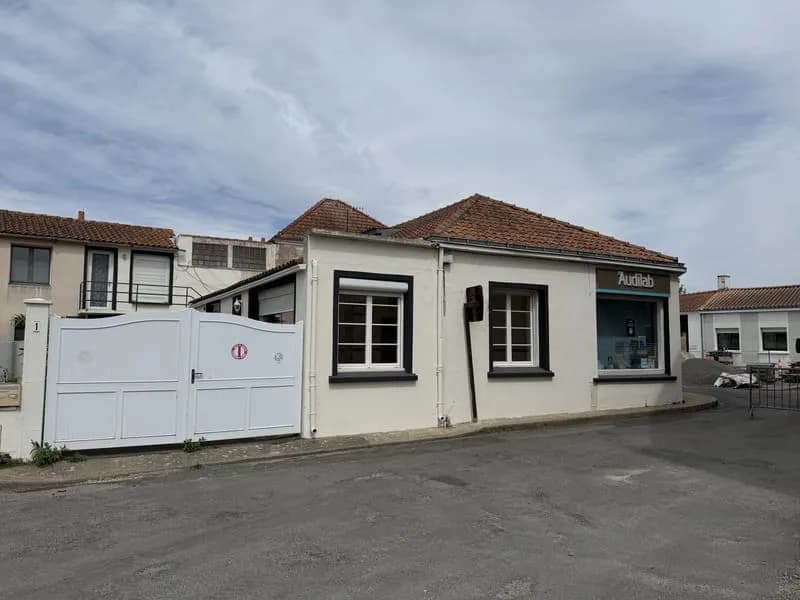 ENSEMBLE IMMOBILIER A VENDRE BEAUVOIR SUR MER - Photo 1