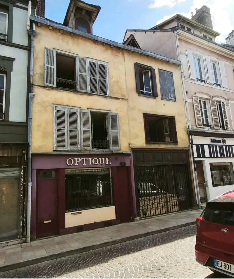 Immeuble de centre ville au pied de la cathédrale - Photo 1