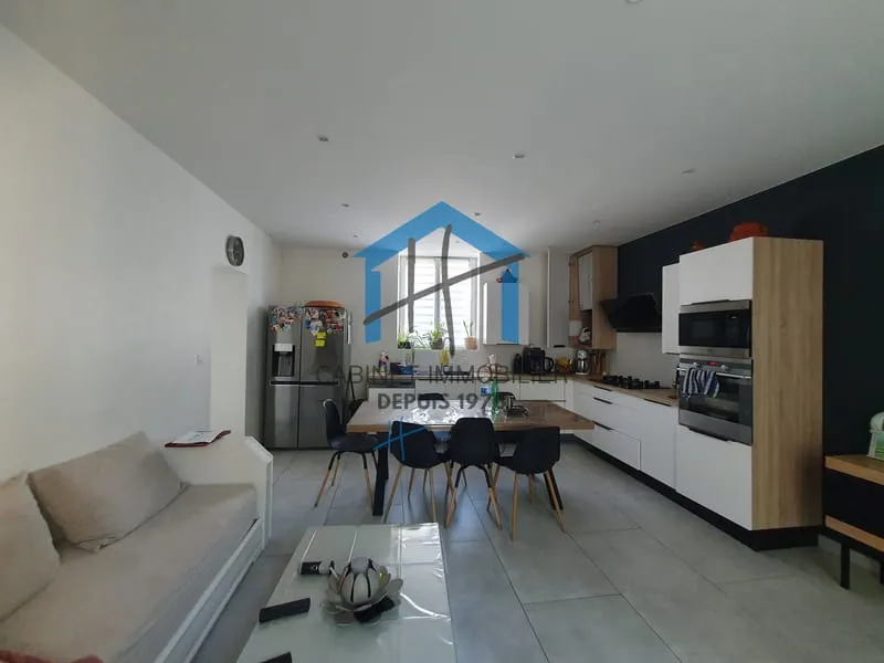 Immeuble de rapport et d'habitation avec un appartement fami - Photo 1