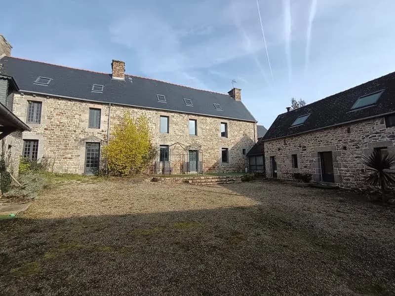 BEL ENSEMBLE IMMOBILIER EN PIERRES AVEC GÎTE ET DÉPENDANCES, - Photo 1