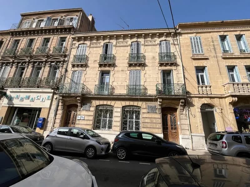 IMMEUBLE AVEC LOCAL COMMERCIAL ET 4 T3 CENTRE-VILLE SALON - Photo 1