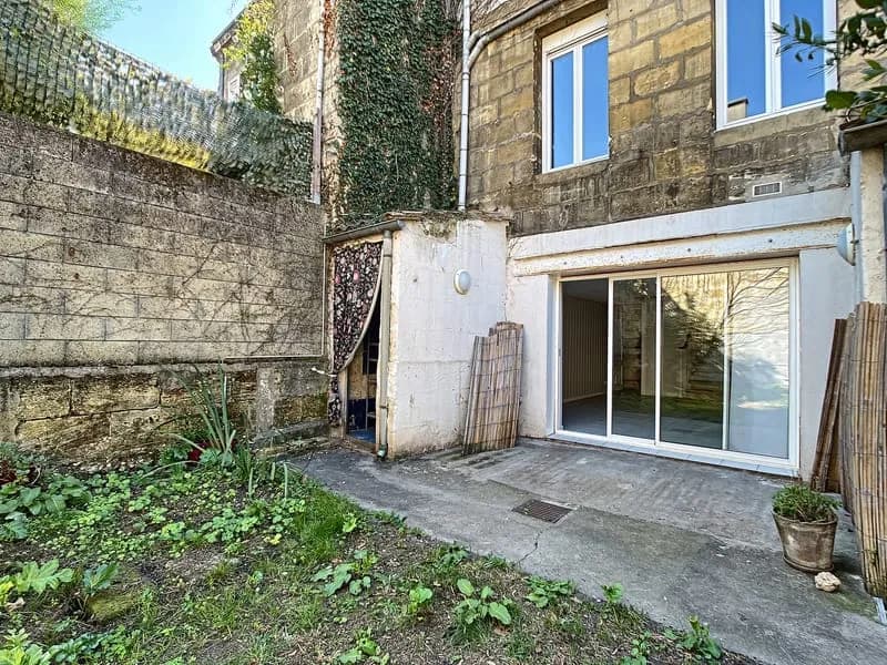 A VENDRE SUR BORDEAUX - IMMEUBLE EN PIERRE AVEC JARDIN - Photo 1