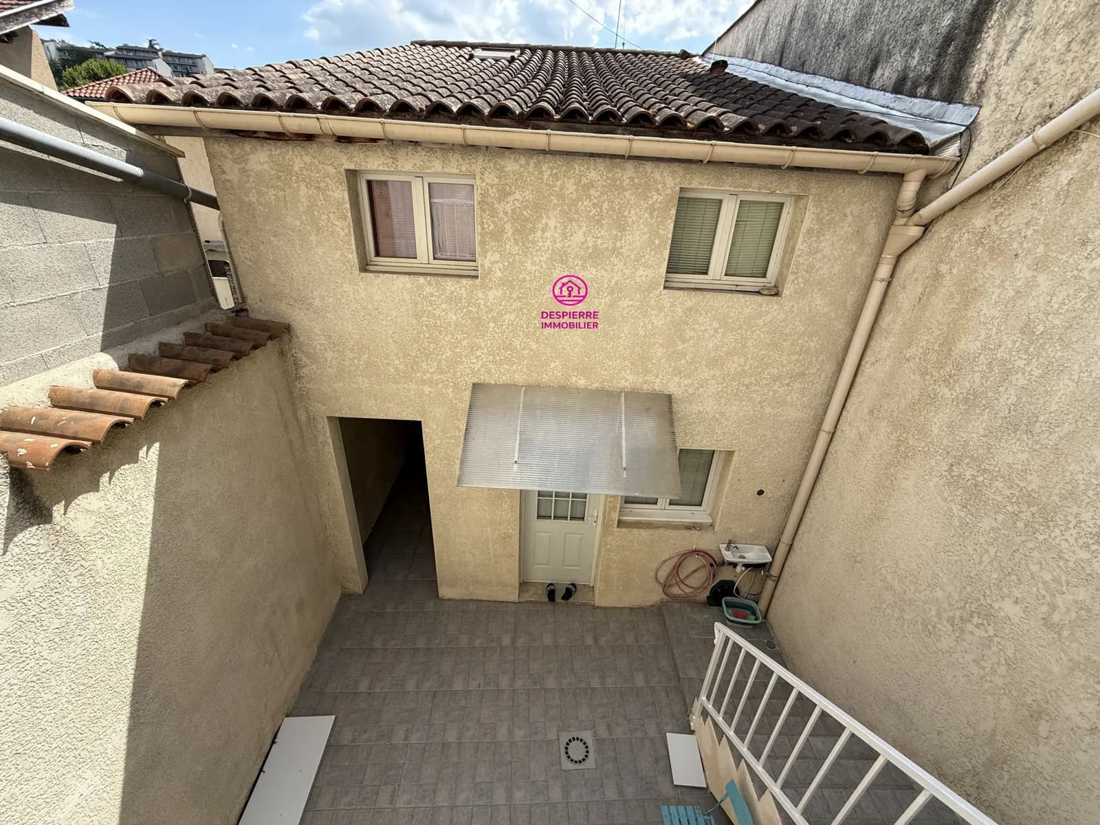 Immeuble - 4 appartements - - Photo 1
