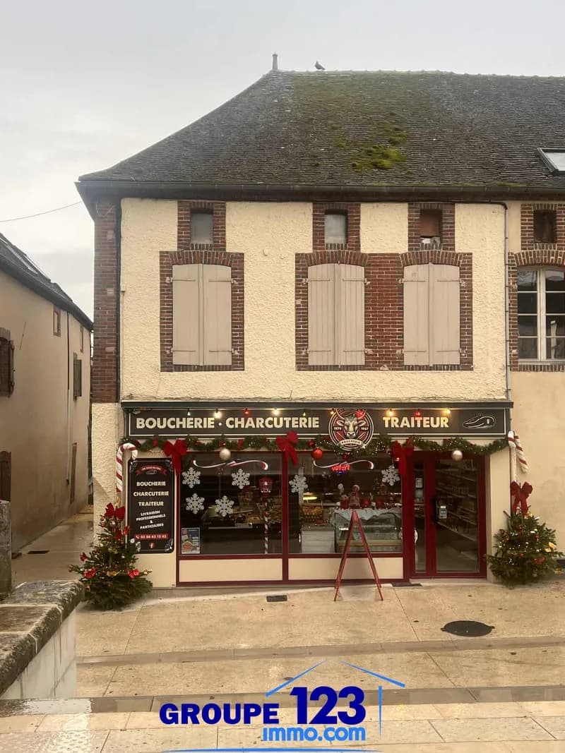 Immeuble de rapport idéalement situé au coeur d'Aillant-sur-T - Photo 1