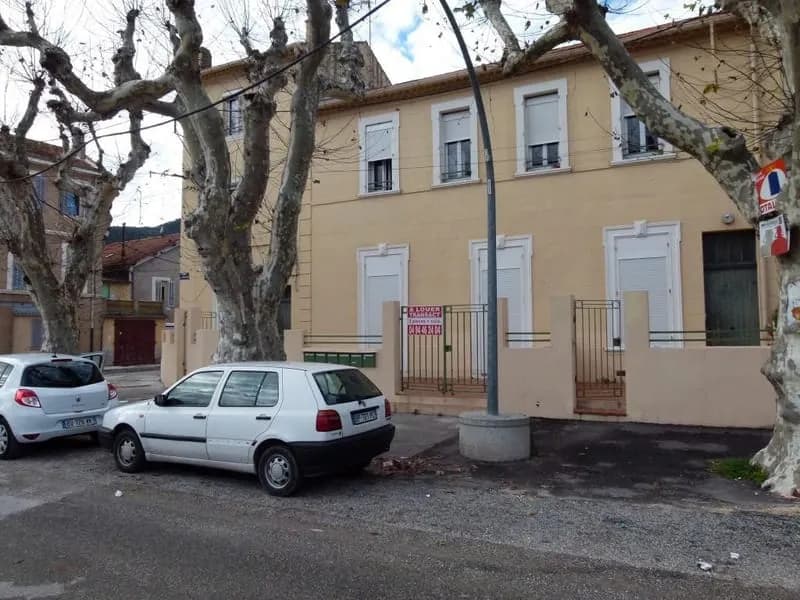 Sollies pont centre: immeuble loué 5 appartements avec cours - Photo 1