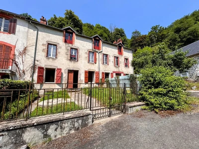 Immeuble à Bort-les-Orgues en CORREZE - Photo 1