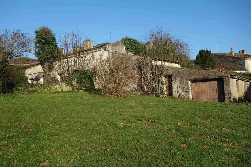 Ensemble immobilier à rénover au coeur de Blaye - Photo 1
