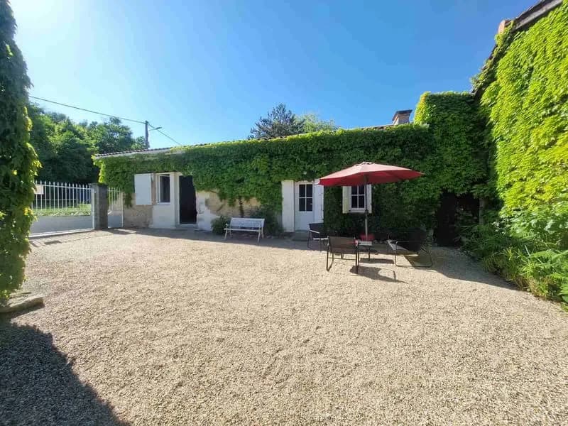 Ensemble immobilier avec dépendances - Photo 1