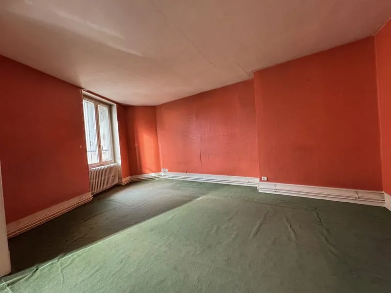 Immeuble à usage d'habitation et de commerce dans la commune - Photo 1