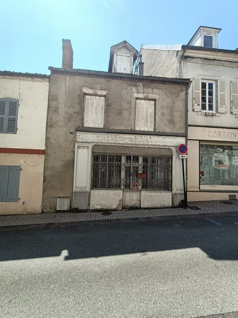 IMMEUBLE CENTRE VILLE ST POURCAIN 270M2 - Photo 1