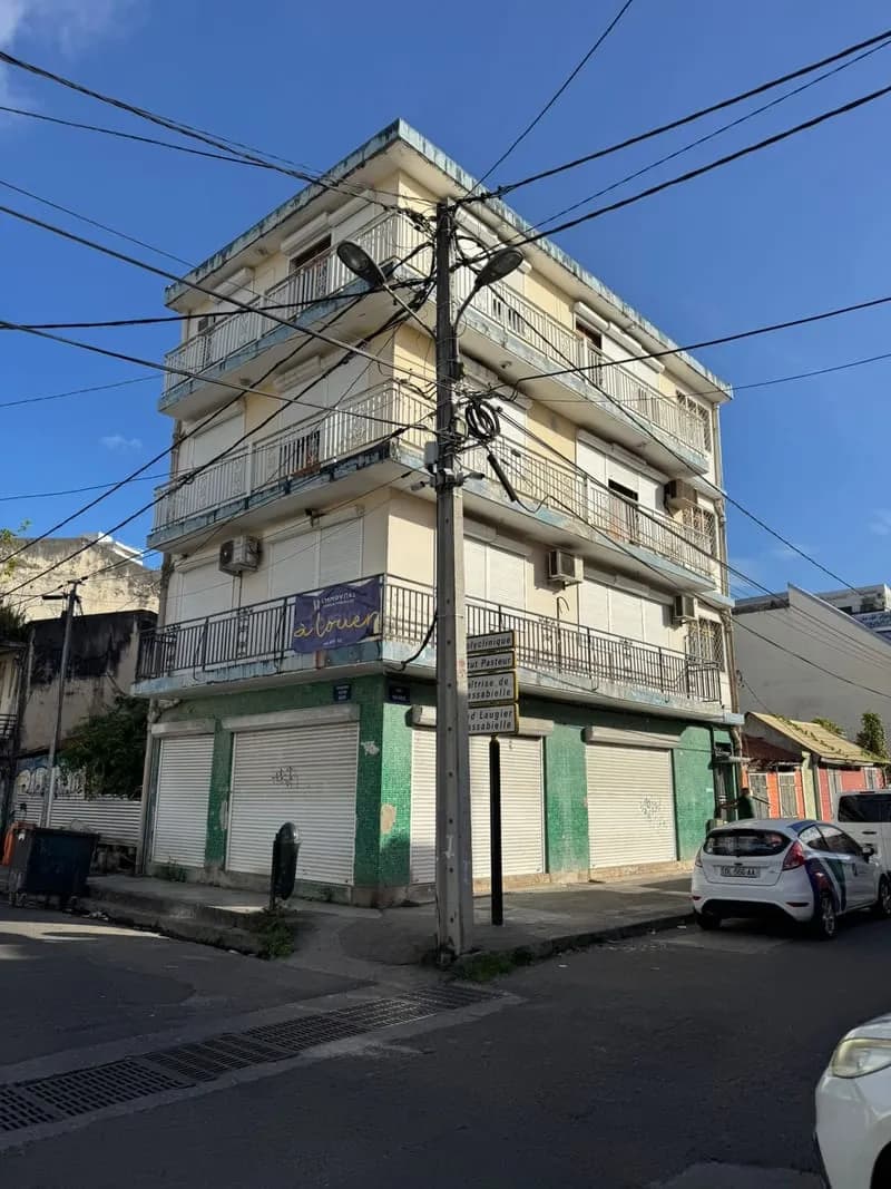Investissez au coeur de Pointe-à-Pitre : immeuble de rapport - Photo 1