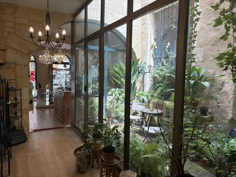LOCAL COMMERCIAL 75 M2 IMMEUBLE EN PIERRE AVEC VITRINE ET - Photo 1