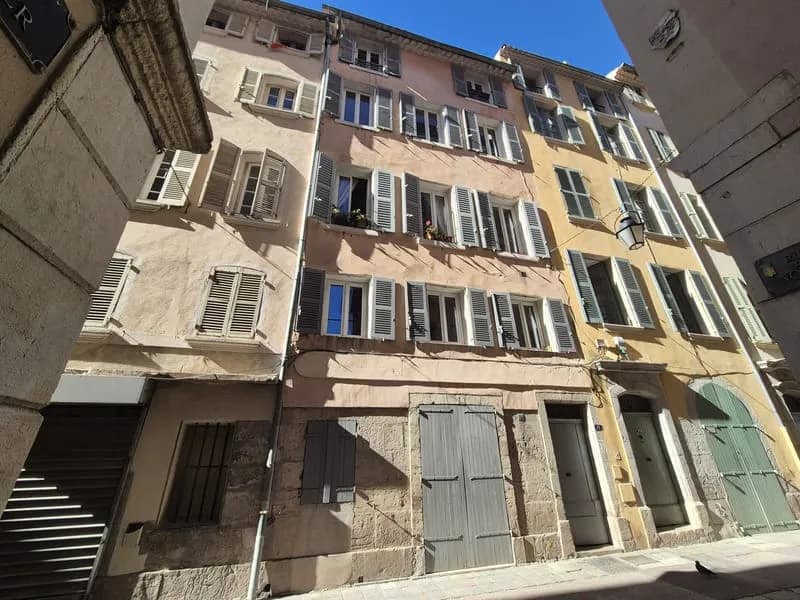 Immeuble de rapport R+5 - 6 appartements T2 et T1 rentabil - Photo 1