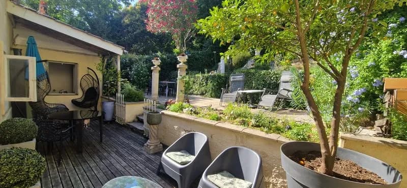 Bel immeuble en pierre avec 5 appartements , jardin et caves - Photo 1