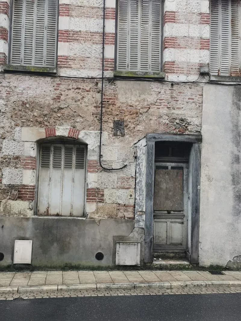 Immeuble entièrement à restaurer - Photo 1