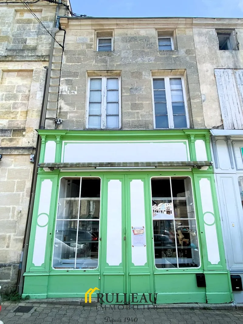 Immeuble en pierre avec local commercial et duplex à vendre - Photo 1