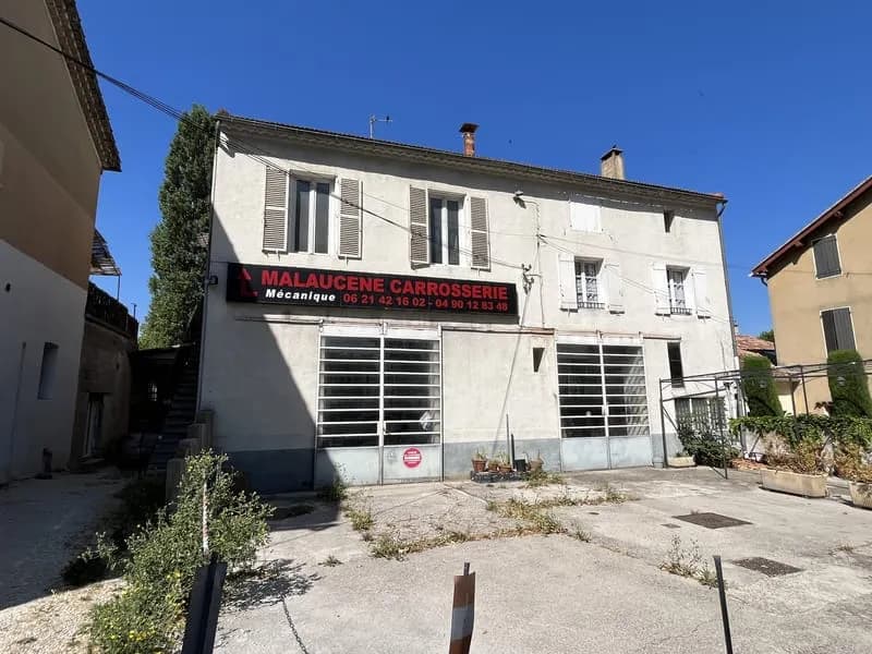 ENSEMBLE IMMOBILIER A FORT POTENTIEL DANS LE VILLAGE - Photo 1