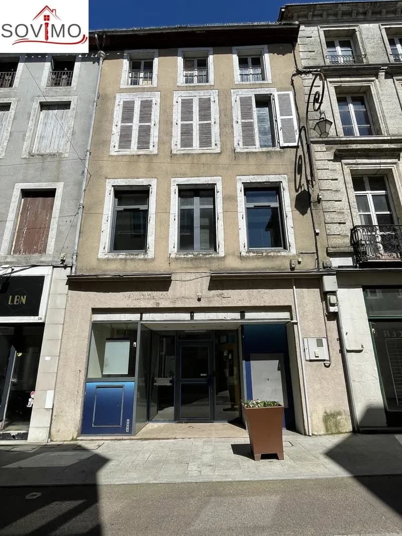 AU COEUR DE LA VILLE, IMMEUBLE AVEC LOCAL COMMERCIAL ET BURE - Photo 1