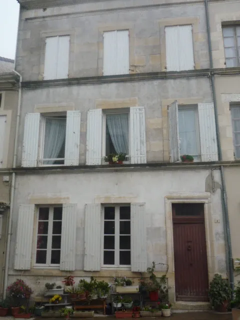 Immeuble 3 niveaux + terrasse + garages - Photo 1