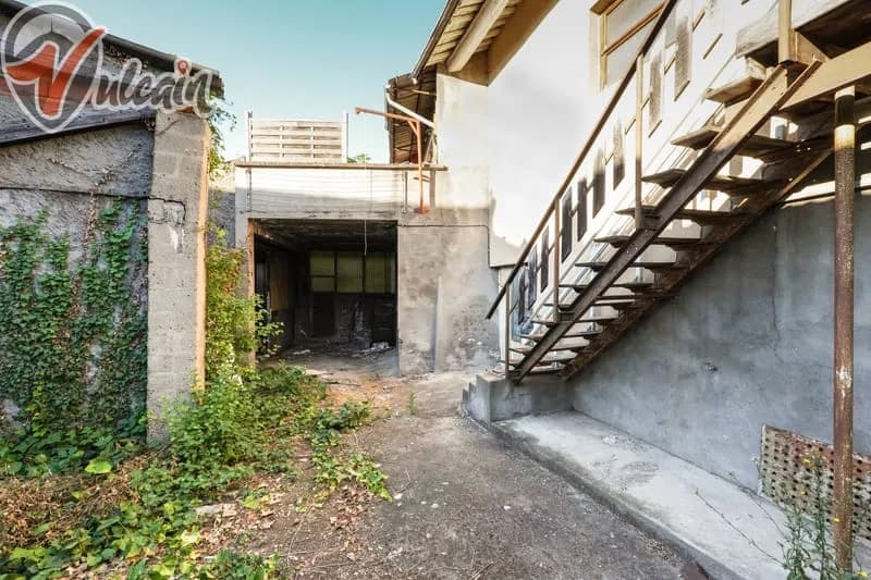 Ensemble immobilier avec cour et terrasse - Photo 1