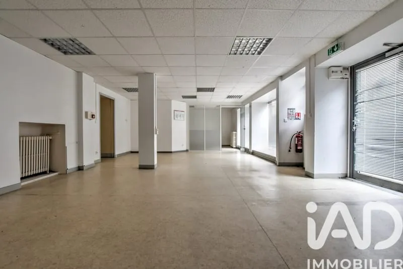 Bâtiment 307 m² - Photo 1