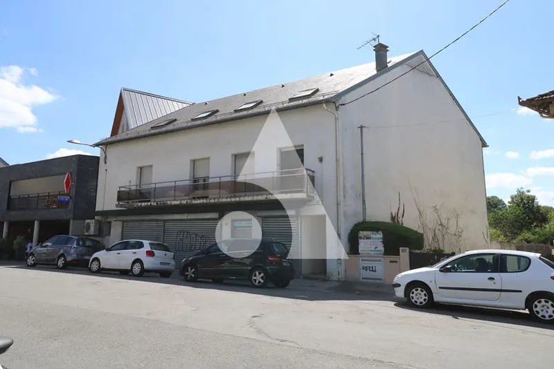 Immeuble Lannemezan 228 m² habitables et 170m² commerciaux - Photo 1