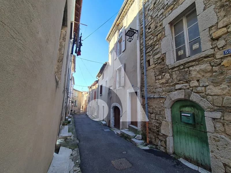 Immeuble à rénover au coeur de Villeneuve-de-Berg ? Fort potentiel en Ardèche - Photo 1