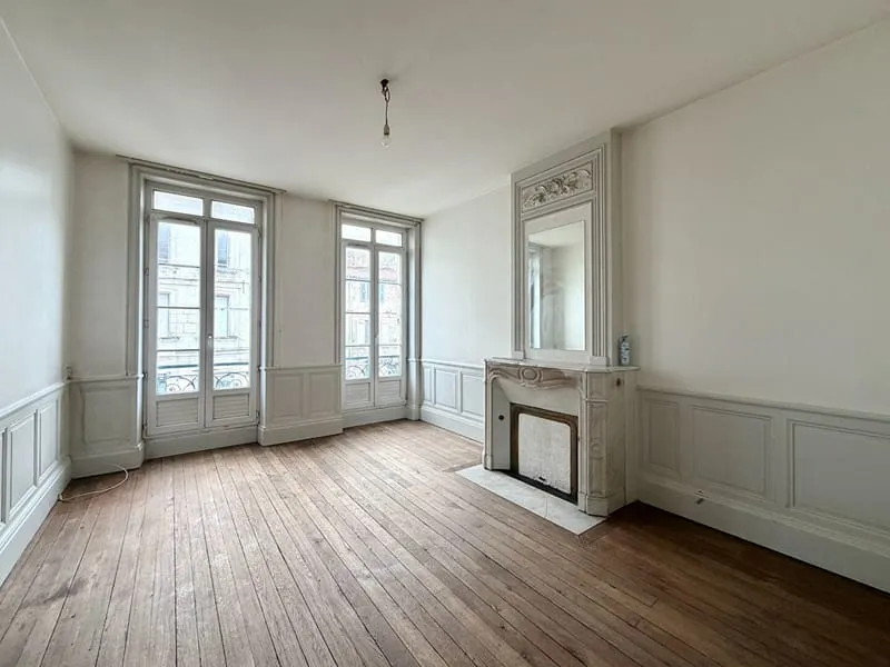 Immeuble de rapport dans le centre ville de Rochefort - Photo 1