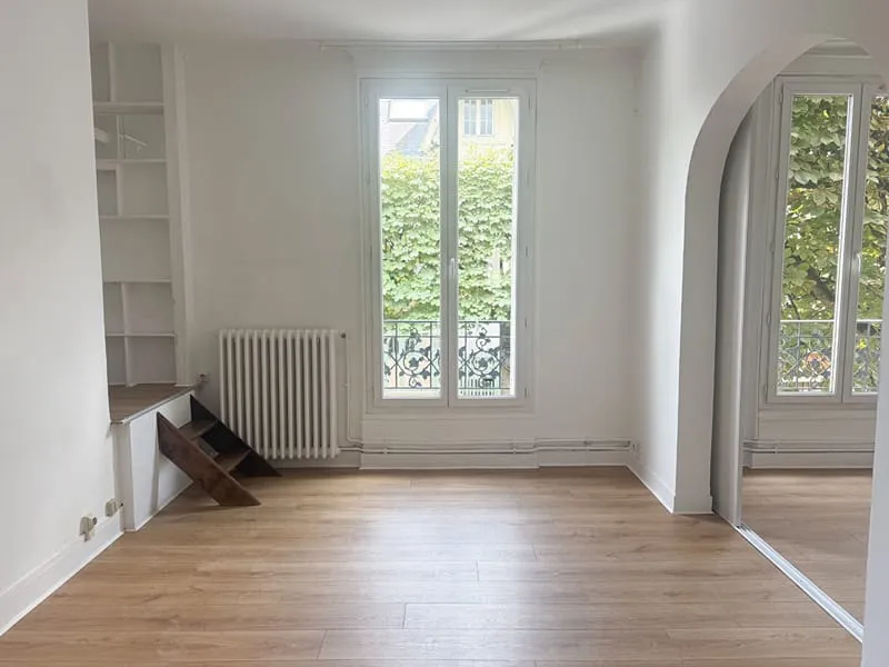 **Maison divisée en deux appartements ? 184 m² au sol (123 m² Carrez) ? Jardins privatifs ? 2 garages fermés** - Photo 1